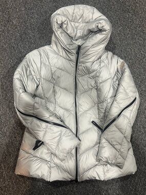 Bernardo women’s water resistant hooded puffer coat size medium